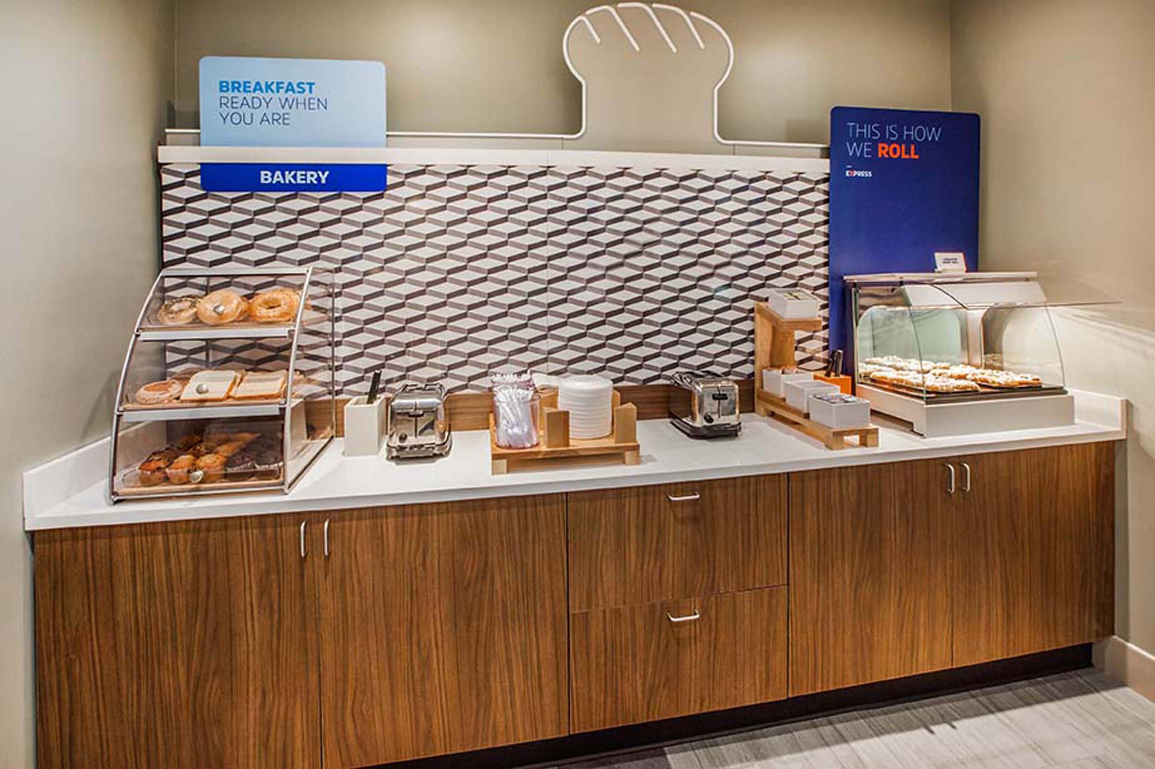Holiday Inn Express & Suites Dearborn Sw - Detroit Area By Ihg מראה חיצוני תמונה
